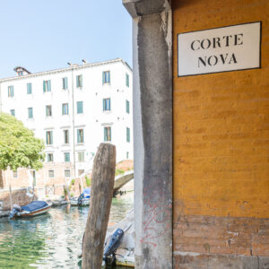 salerosa Venezia: insegna o "Nizioeto" Corte Nova